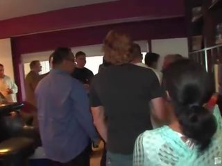 Instant sexfest samo dodajte alcohol naj biti na warning na to bash kot erotično mia daje vse partygoers a za odrom mimo da ji očarljivo socialite rit glejte na jet set sweat v to orgija seks video film zabava