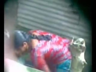Secretamente recorded mms de um aldeia tiazinha levando um banho capturada por um voyeur - jogar indiana xxx filme
