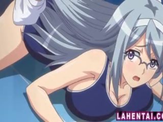 Groß titted hentai mieze mit brille im badeanzug wird gefickt