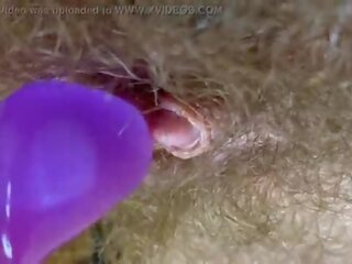 Vibro vibromasseur tester masturbation pov fermer erected grand clito humide orgasme poilu chatte