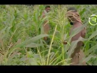 Amaka itu desa wanita jalang dikunjungi okoro di itu ladang untuk cepat pukulan pekerjaan