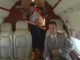 嫪 stewardesses 咂 他们的 客户 硬 putz 上 该 平面