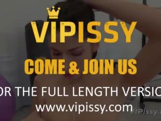 Vipissy - हार्डकोर सकिंग और फक्किंग के लिए पेशाब भीग ब्रुनेट clea