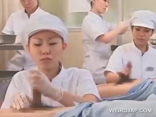 Pusaudze aziāti medmāsas kopēts zīmējums shafts par spermas šķīdums medicīnas studenti eksāmens