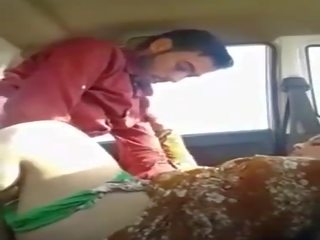 Dobry patrząc pakistańskie streetwalker bani za peter w the samochód
