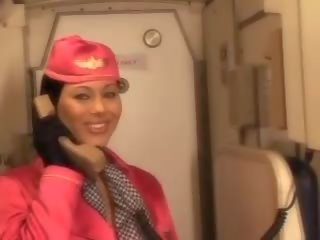 Menakjubkan udara hostess mengisap pilots besar batang