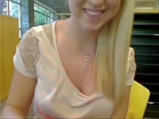 Tiener in bibliotheek start haarzelf spuiten . mijn x-mas wonen webcam tonen: 4xcams.com