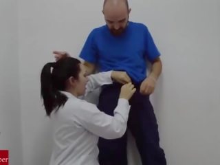 Egy fiatal ápolónő szar a hospitalãâ´s ezermester fasz és recorded it.raf070