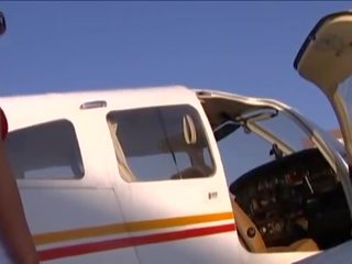 Autumn félicité - avion et hangar