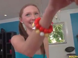 Sexy teenager amy quinn reiten ein steif penis