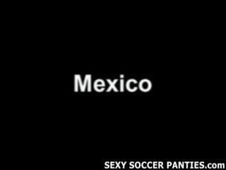 Sportiškas meksikietiškas futbolas hottie išpardavimas nuo jos uniforma