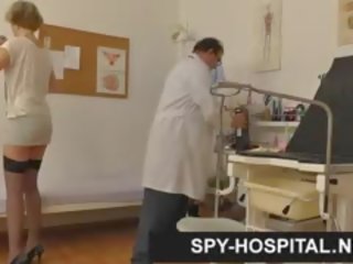 Gestohlen versteckt kamera klammer von gynekologisch prüfung