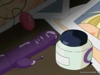 Menjijikan karikatur gadis nakal memohon untuk menjadi untied tapi masih mendapat dia basah alat kemaluan wanita dan sempit anal terisi oleh sebuah mainan