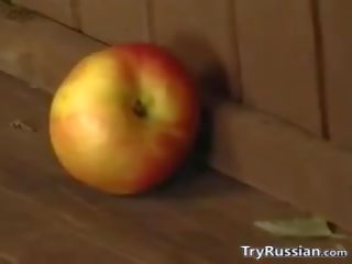 汚い russians 行き ワイルド で a サウナ