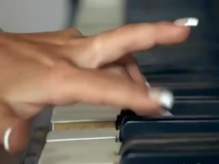 Hot blond toying entuk on the piano