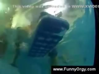 Лесбіянка муфта diving басейн вечірка