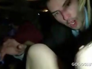 Έφηβος/η nymphos πίνοντας σε limo γαμήσι από συμμορία