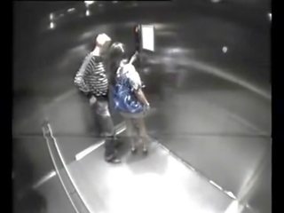 Eager libidinous pareja joder en ascensor - 