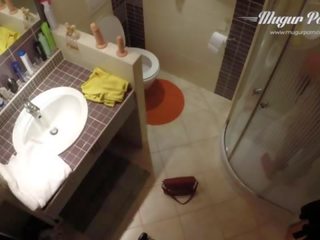 Daniella margot achter de coulissen van bathrooms mugurporn productie