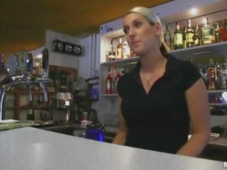 Groß titten amateur bartender bezahlt ficken