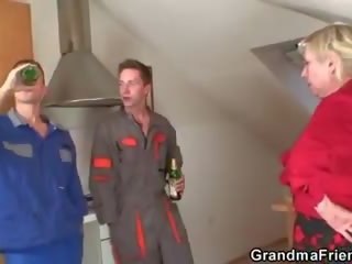 Стар widow услуги две repairmen