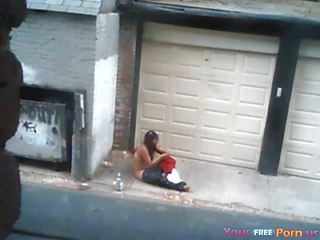 他妈的 一 妓女 在 一个 alley