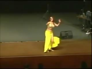 ディナ ダンサー エジプト人 アラビア語 3