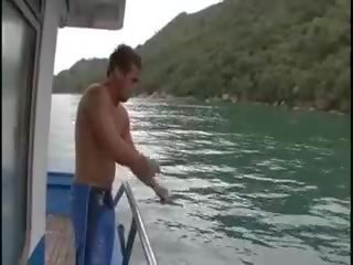 Brazilian puicuta futand pe the barca