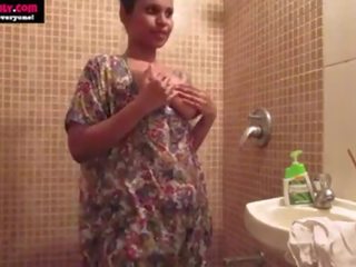 Ερασιτεχνικό ινδικό babes Ενήλικος ταινία κρίνος αυνανισμός σε μπάνιο
