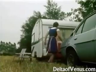 Retro x menovitý klip 1970s - chlpaté bruneta - camper coupling