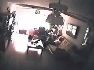 Homeclips - шпигунська камера - нянька спіймана мастурбує