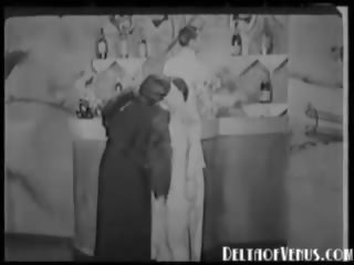 Vintage 1930s adult clip film FFM Threesome