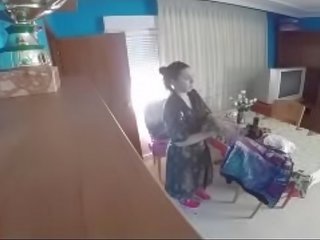 Una mujer viuda se hace ลา enferma para que el intern venga a casa y poder comerse su polla gui114